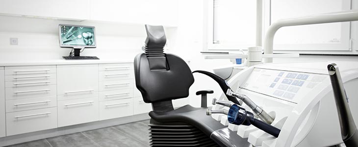 Zahnarzt Gründau: Zahnreinigung, Zahnimplantate, Wurzelbehandlung & Co.